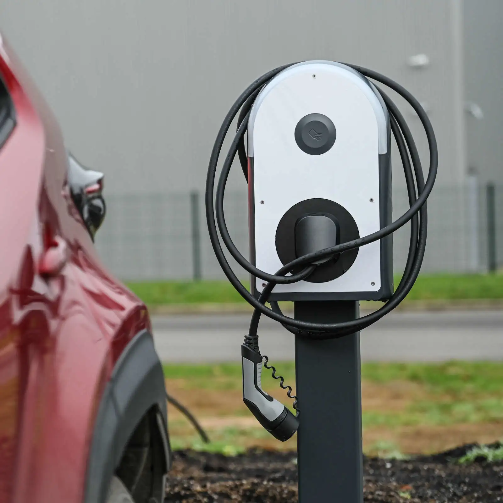 Installation d'une borne de recharge par un électricien qualifié, autour de moi, près de Rezé, Indre, et treillieres, Certifié qualifelec pour la pose et la maintenance IRVE