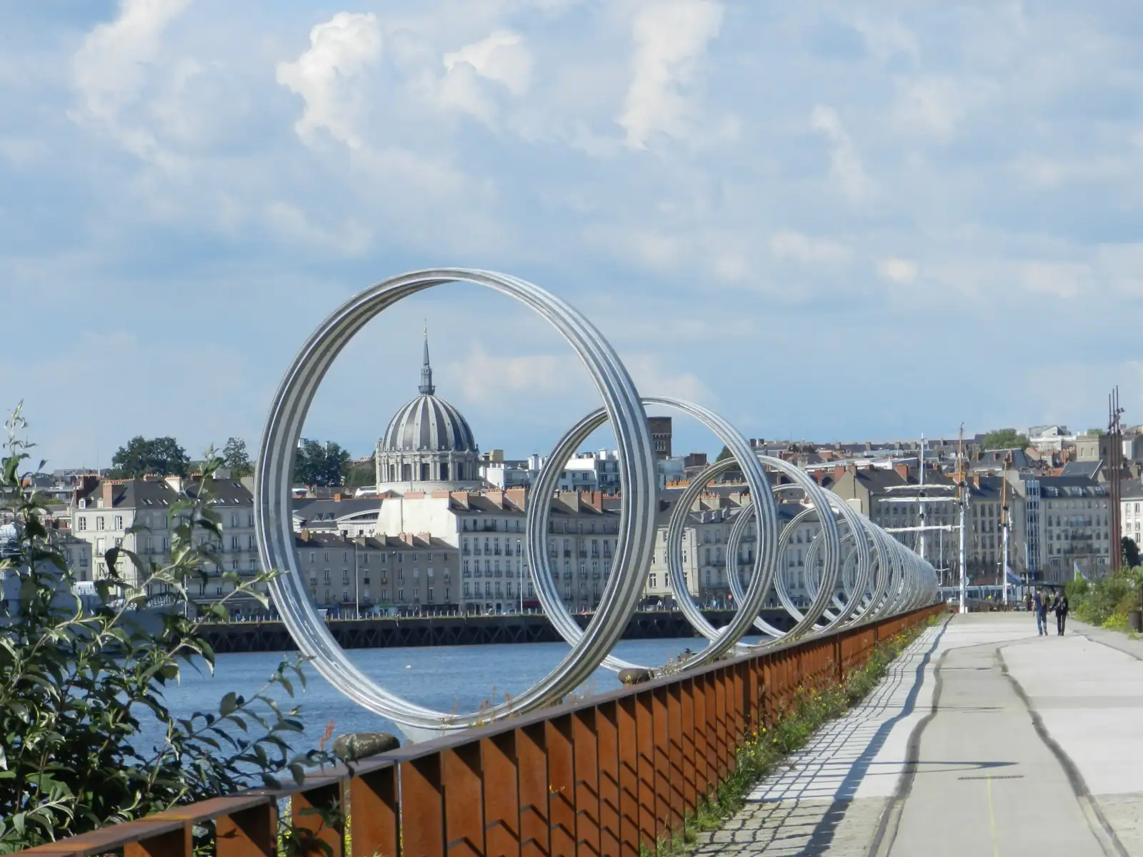Electricien autour de Nantes, Orvault, et Sainte-Luce-sur-Loire, installation de borne de recharge de véhicules électrique, flotte pour professionnels, courant faible.